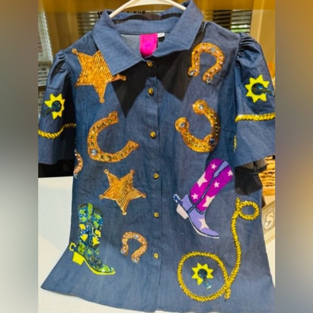 Queen of Sparkles size xl but fits like a Large